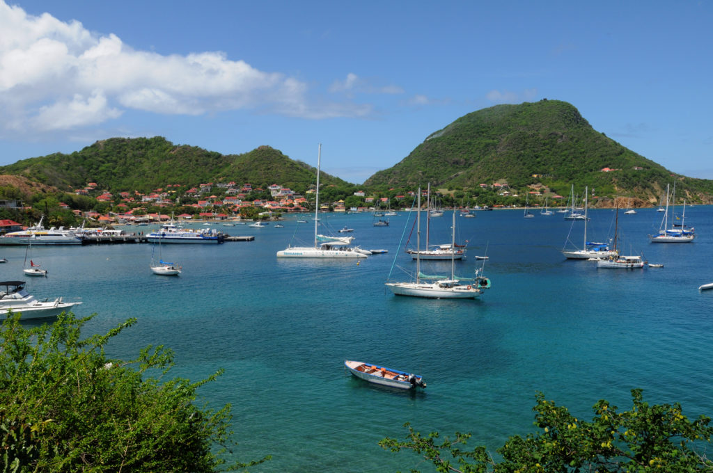 Bateaux dans la baie des Saintes lors du 15 août